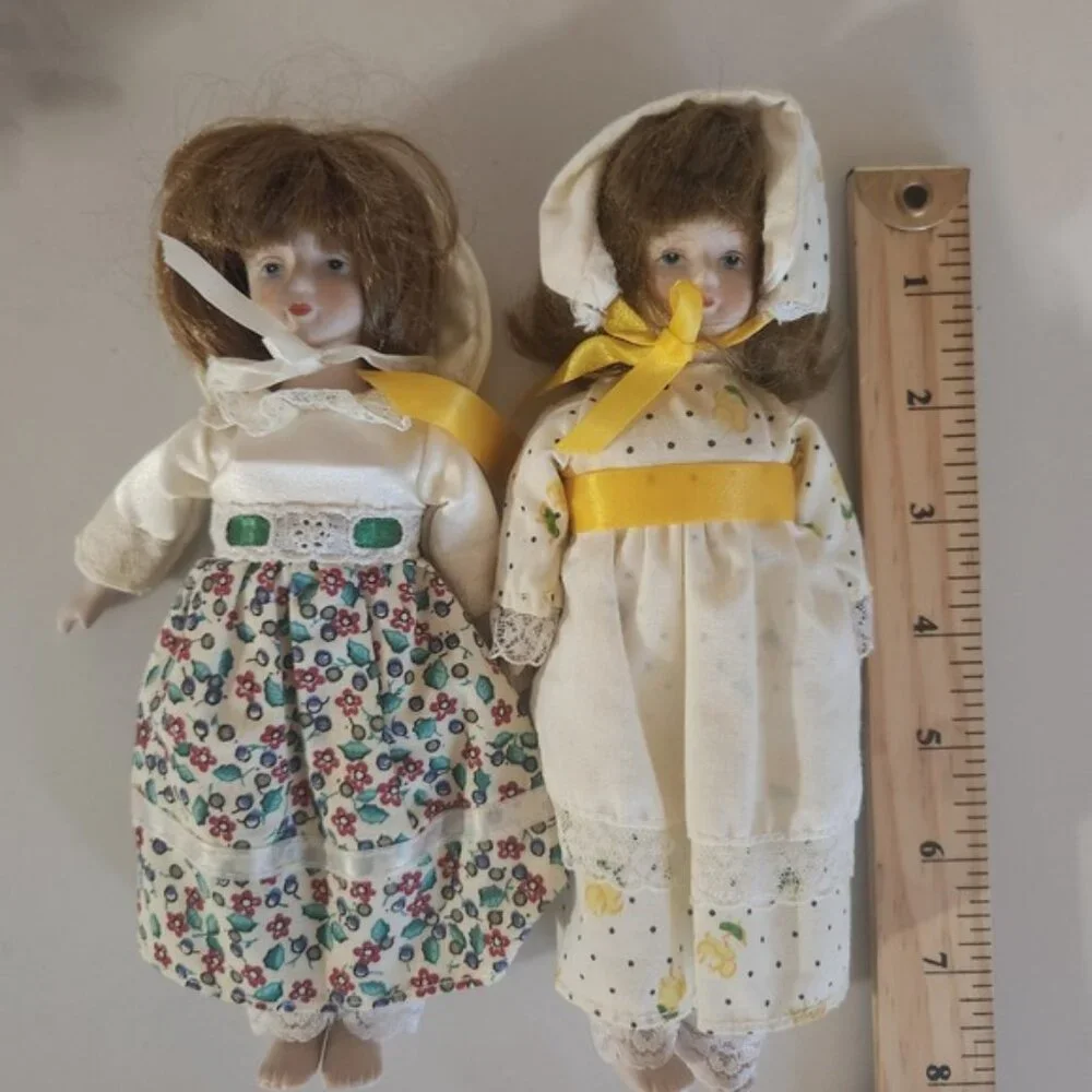 Vintage‎ Mini Porcelain Dolls Set of 2 Country Bonnets  Skirts World of Gorham